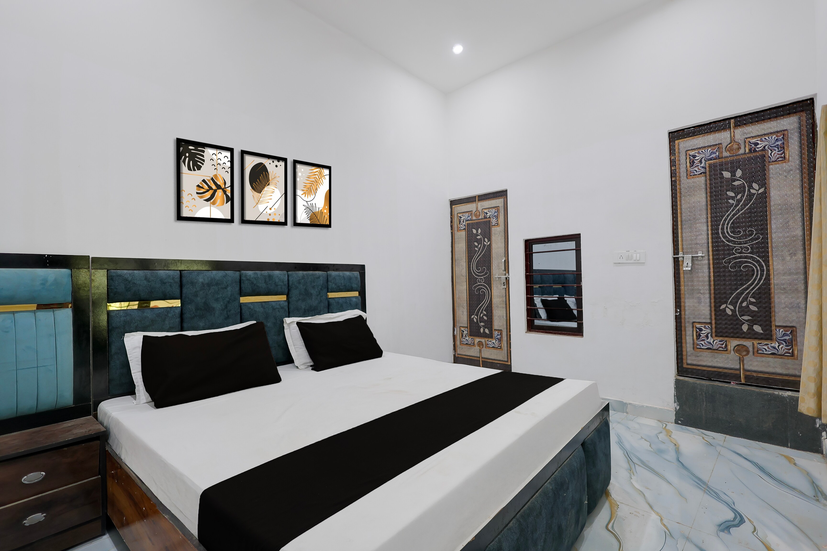 Hotel Aarya Inn - Tap to explore photos