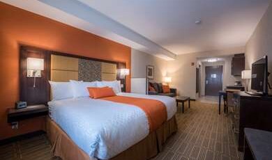Best Western Plus Chateau Fort St. John Room Type - Accessible - 1 King, Mobility Accessible, Bathtub, Non-Smoking, Full Breakfast