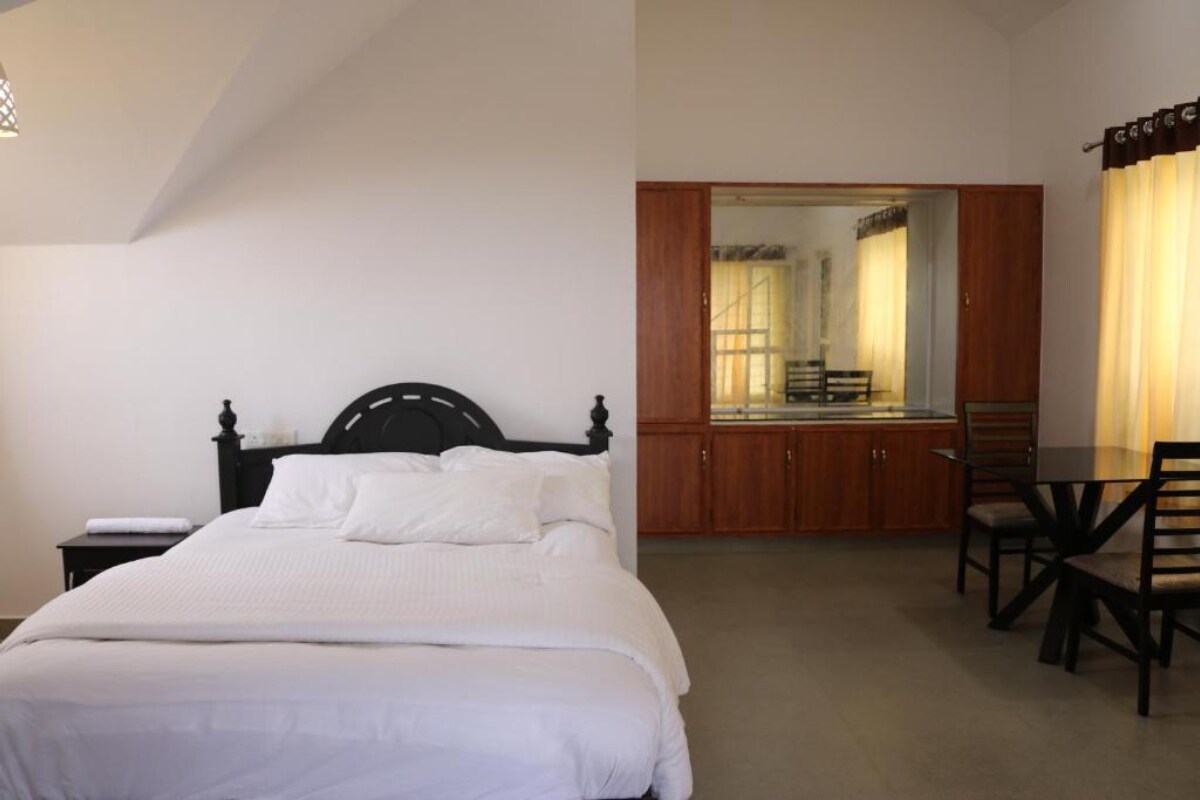 Ave Meadows - Tap to explore photos