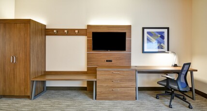 Holiday Inn Express Evansville Room Type - 1 King Studio Suite Hearing Mobility Accessible Tub Holiday Inn Express Evansville Room Type - 1 King Studio Suite Hearing Mobility Accessible Tub