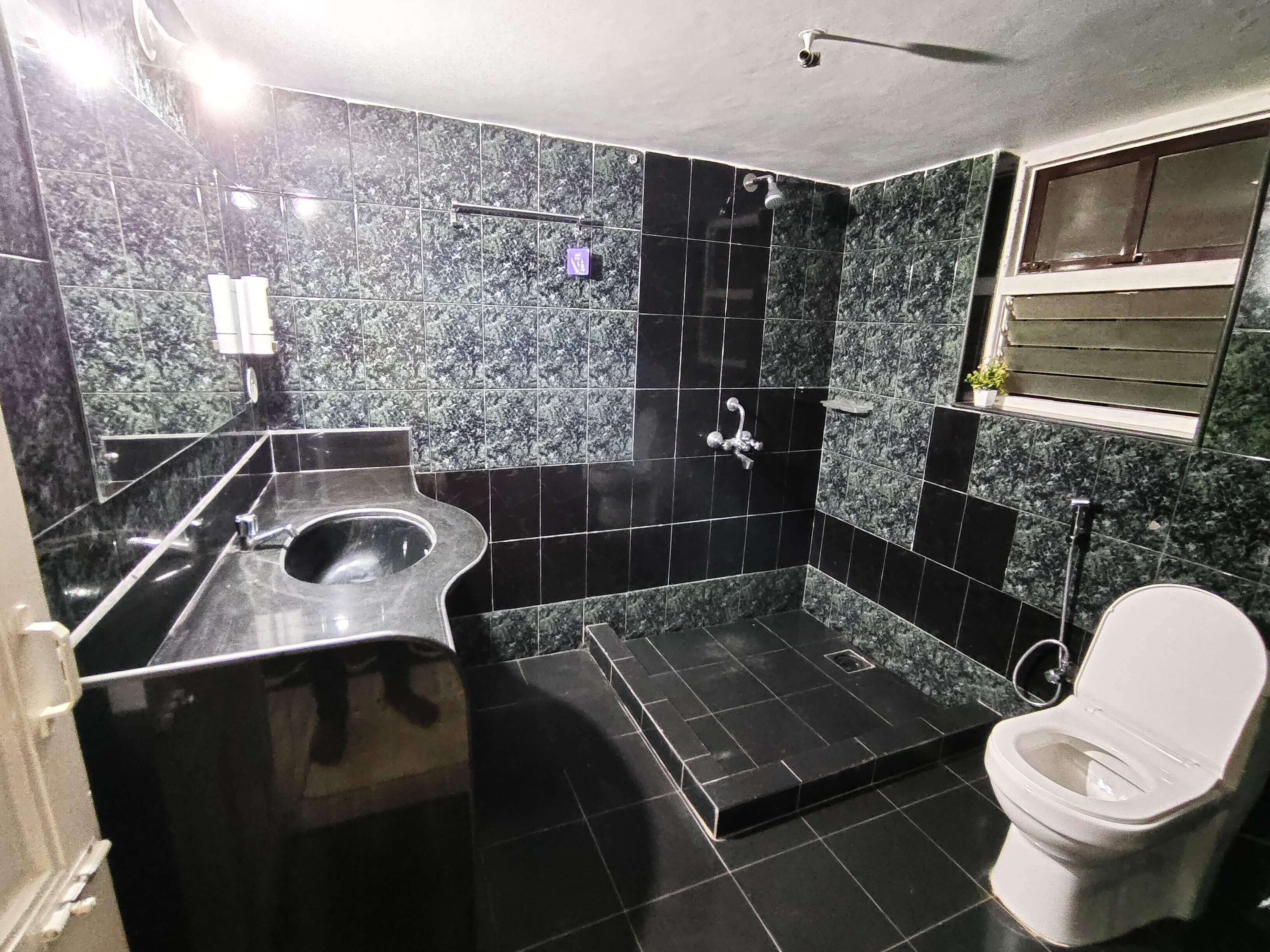 Arcadia Villa Luxurious 3 Bedroom Beach Villa with Pool Just 100mtr From Candolim - Tap to explore photos