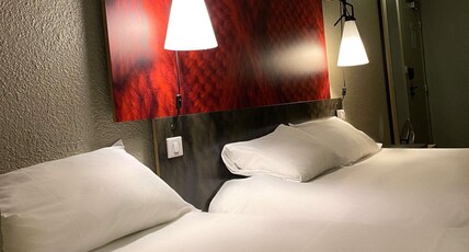ibis Saint Omer Centre Room Type - Standard Room with one double bed and one single bed