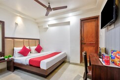 Hotel Maharani Paharganj - 2 mins New Delhi Railway Station