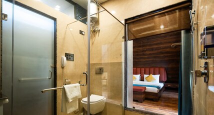 Sunflower Saga Room Type - Sunshine A-Frame Cottage With Private Jacuzzi