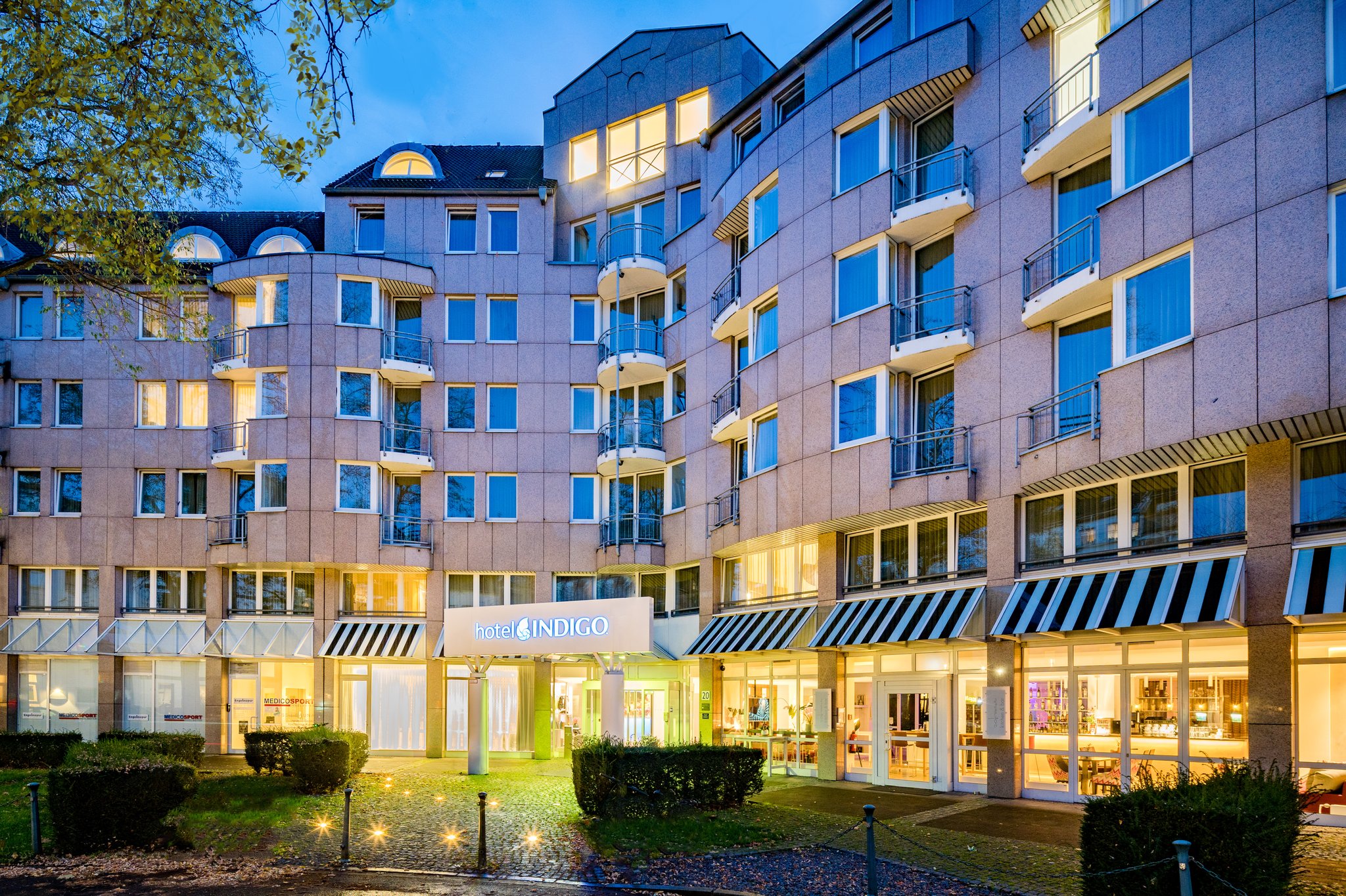 Hotel Indigo - Dusseldorf - Victoriaplatz - Tap to explore photos