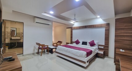 THE GRAND RADIANCE Room Type - SUITE ROOM WITH BATHTUB