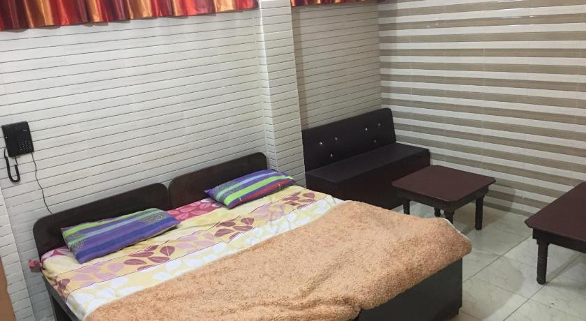 MINI BROADWAY - Tap to explore photos