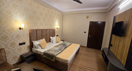 HOTEL MID TOWN Room Type - Super Deluxe Room