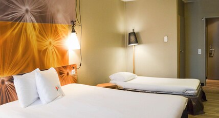 ibis Frankfurt Airport Room Type - Standard Room with 1 double bed and 1 single bed ibis Frankfurt Airport Room Type - Standard Room with 1 double bed and 1 single bed