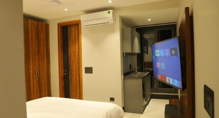 One Four Two Serviced Apt Room Type - Modern Studio Apartment