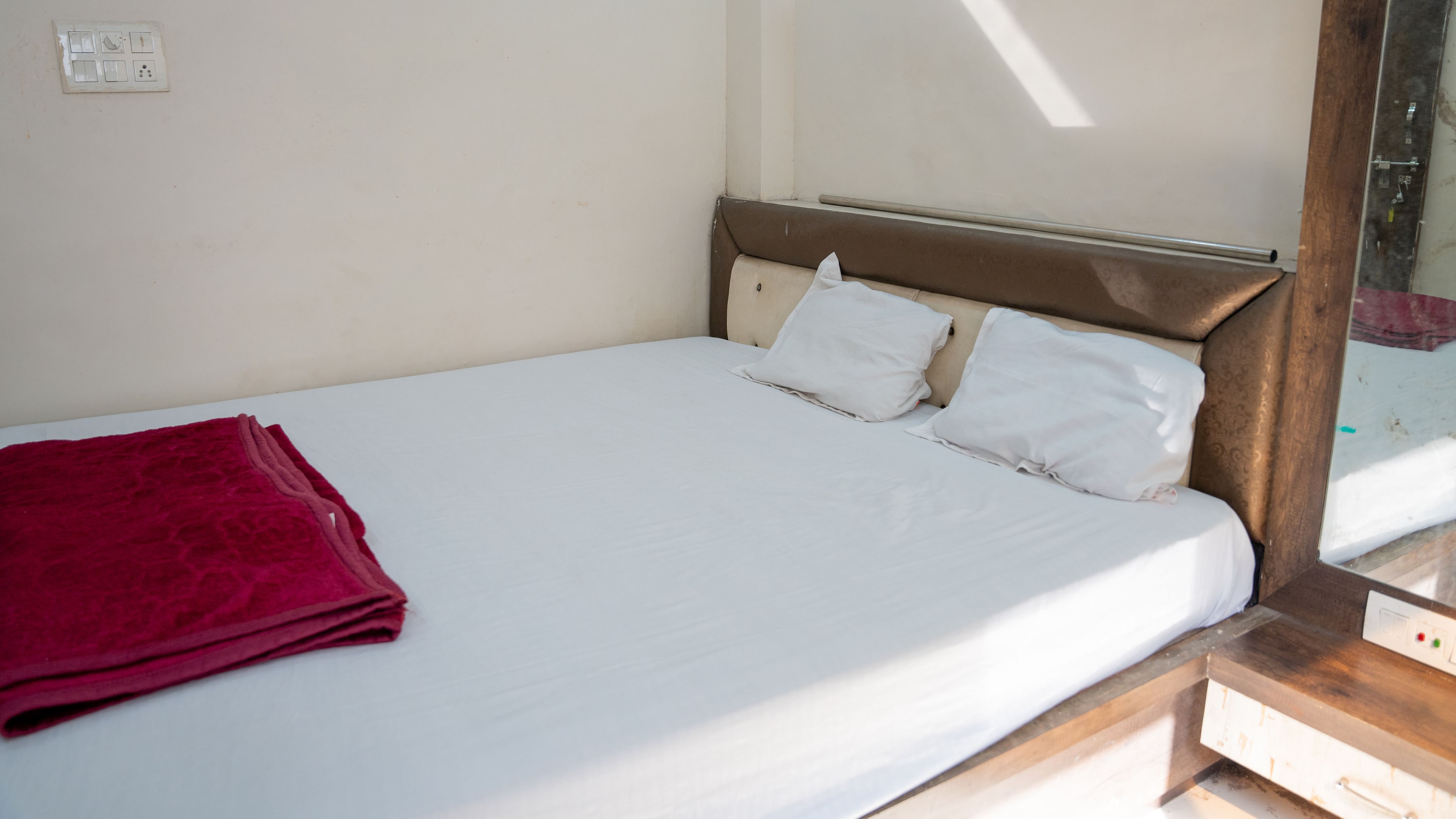 Om Shanti Guest House - Tap to explore photos