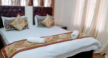 The Khayabaan |Entire Apartments Room Type - Room 1