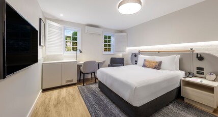 Crowne Plaza Hawkesbury Valley Room Type - 1 Queen Bed Standard