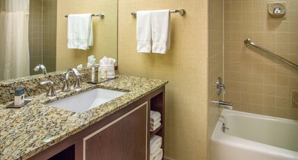 DoubleTree by Hilton Hotel Portland Room Type - 2 QUEEN BEDS NONSMOKING