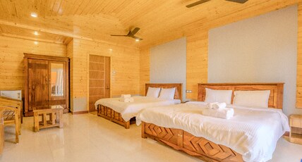 O2H Beach Resort Room Type - Quadruple Room With Partial Seaview