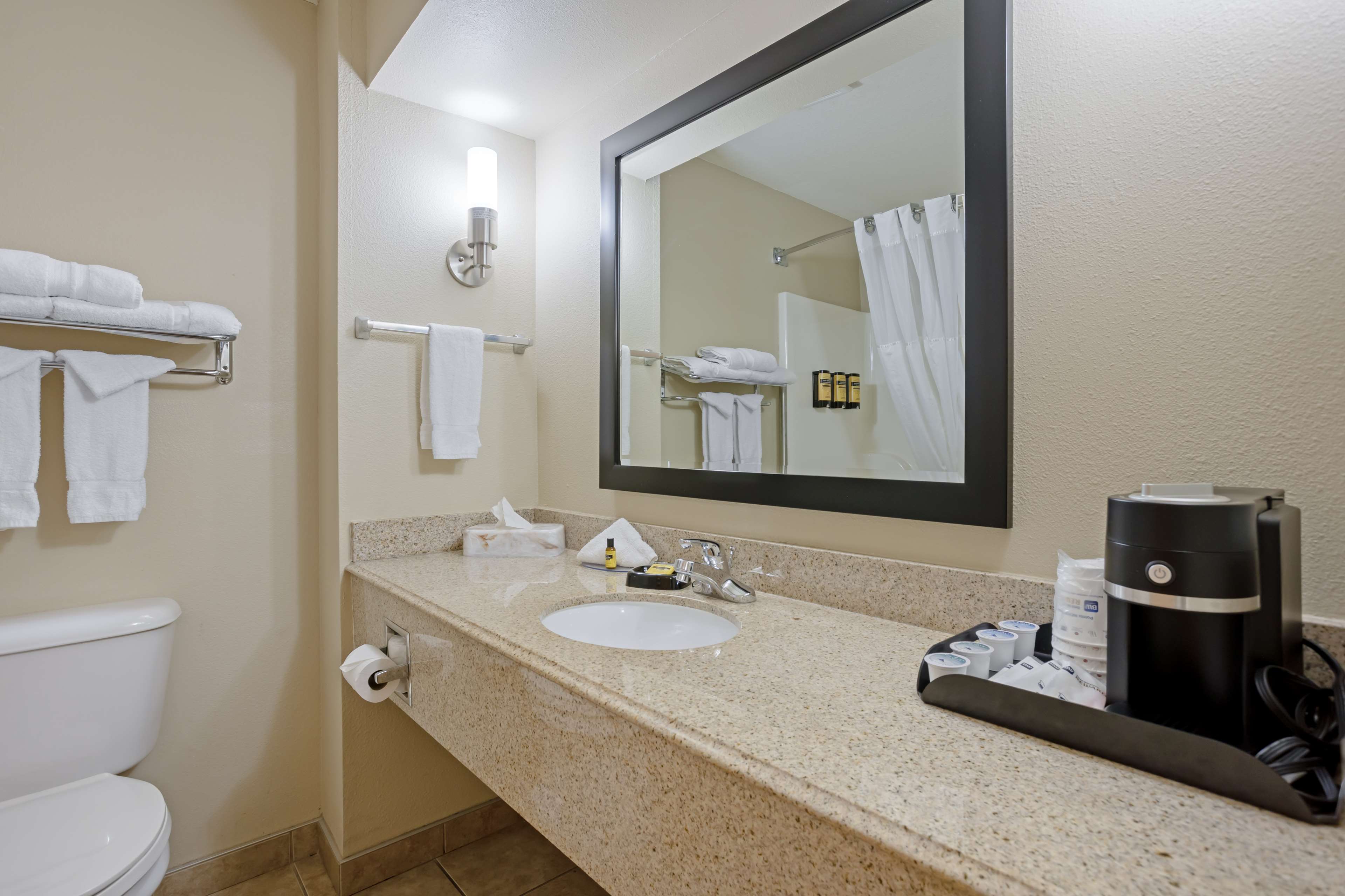 Best Western Plus Lonoke Hotel - Tap to explore photos