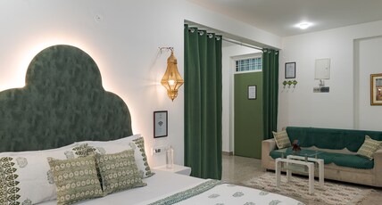 Thamosa Stays Jaipur Room Type - Ratan Super Deluxe