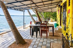 Santa Maria Hostel Munroe Island