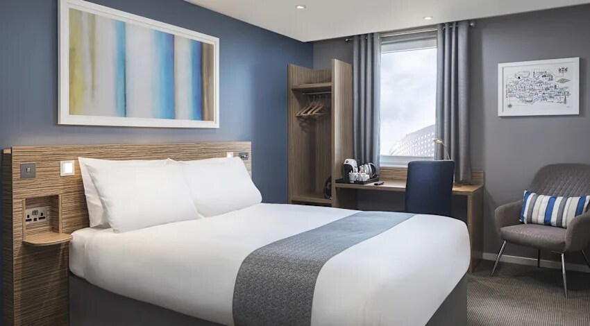Travelodge London Fulham - Tap to explore photos