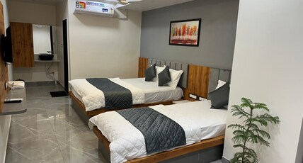 HOTEL VICTORIA INN Room Type - Deluxe Family Room