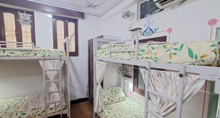 Raahi Backpacker's Hostel |Rooftop Restaurant at Lake Pichola| Room Type - Bed in a 8 Bed Mixed Dorm Room with Ensuite Bathroom