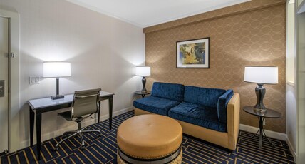 Best Western Plus Palm Court Hotel Room Type - Suite-1 King Bed, Non-Smoking, Sofabed, Refrigerator, Wi-Fi