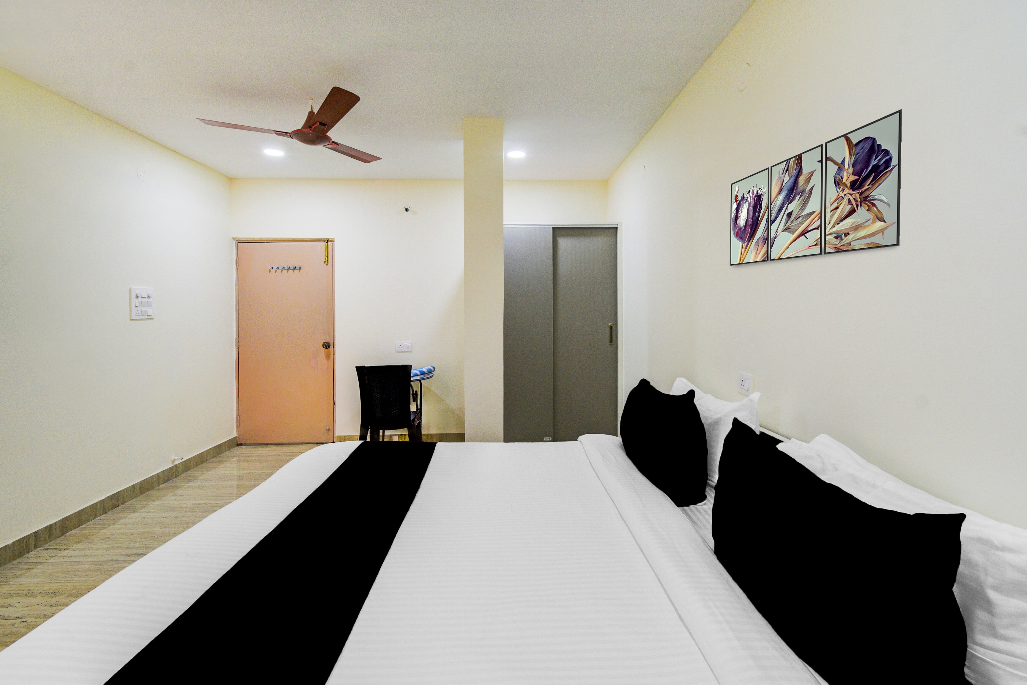 OYO Hotel Neemkars - Tap to explore photos