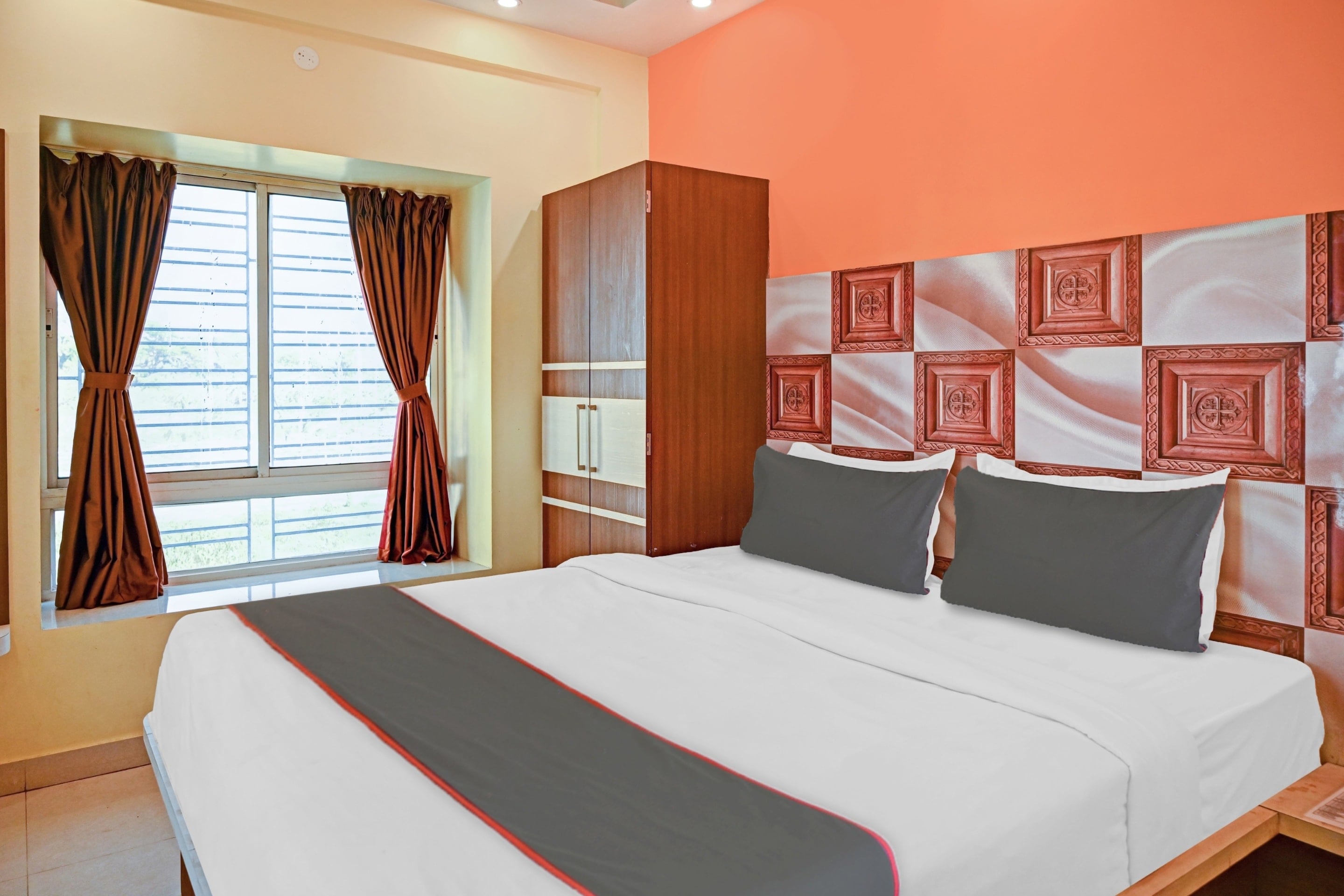 Hotel O S.S Hotel Near Netaji Subhash Chandra Bose International Airport - Tap to explore photos