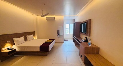TRIVIERA HOTEL Room Type - Delxe Room
