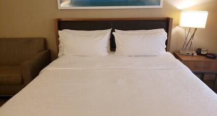 Holiday Inn Express Hotel Pittsburgh-North/Harmarville Room Type - Standard Room