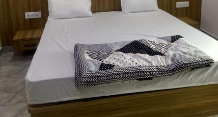 Mathura Vrindavan Dham Room Type - Deluxe Room with Wifi.