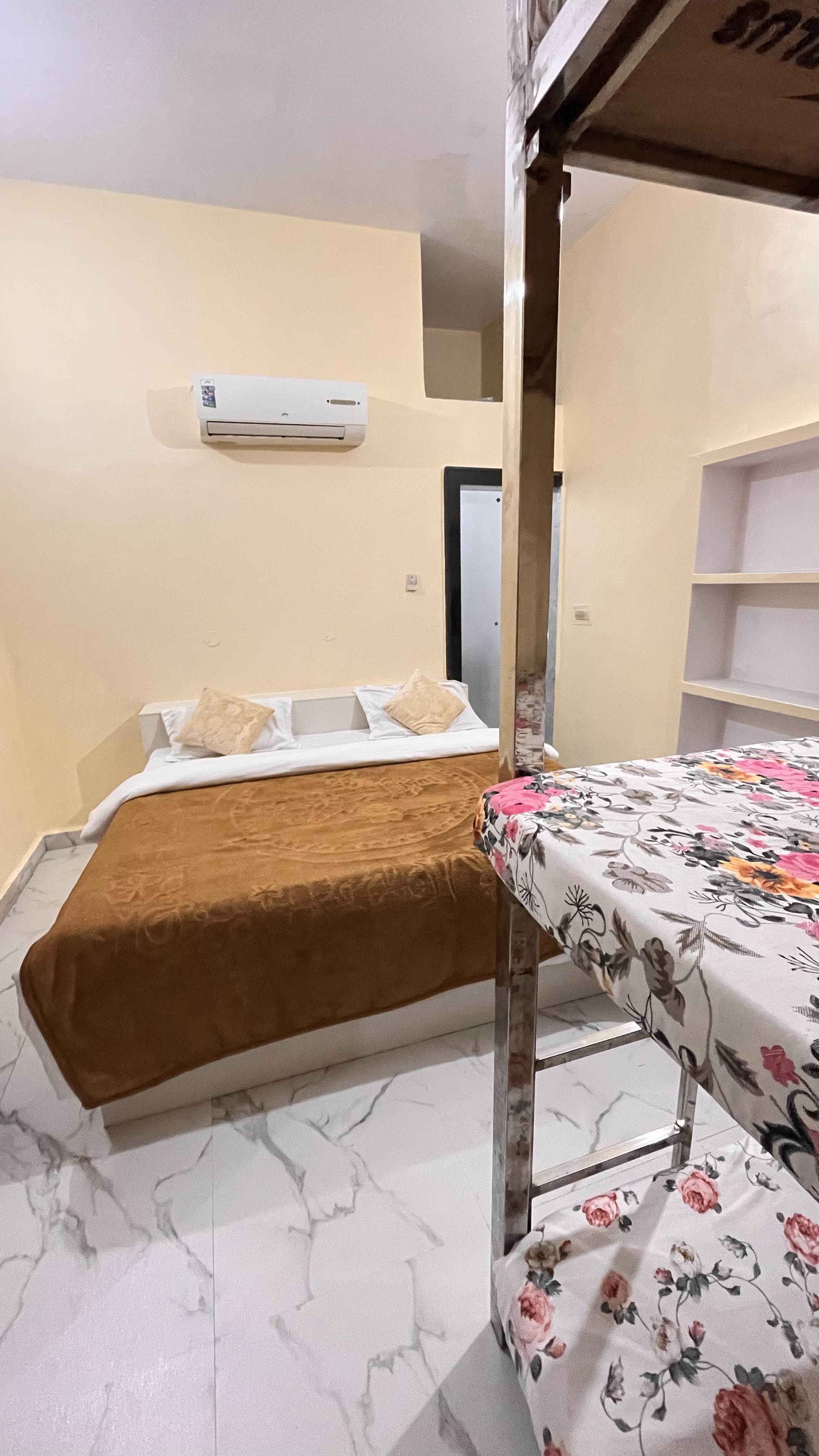 Sunset Backpackers Hostel - Tap to explore photos