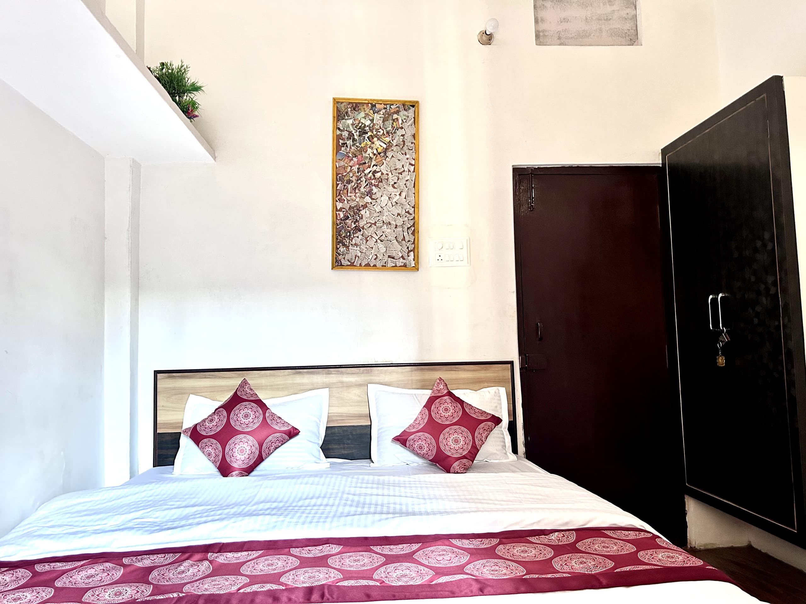 Gayatri Villa home stay 1 room - Tap to explore photos
