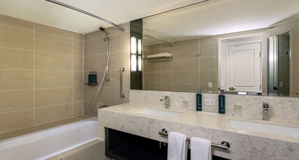 Hilton Guam Resort And Spa Room Type - PREMIER GARDEN KING ROOM