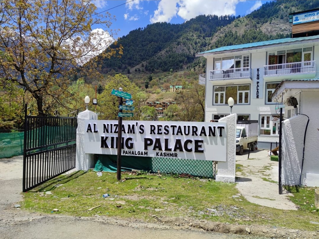 Hotel King Palace - Tap to explore photos