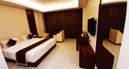 Hotel Parmeshwari Room Type - Deluxe Room