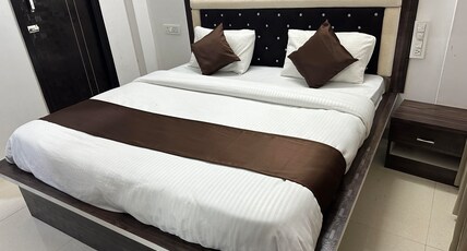 Hotel Ningbo Near Lake Pichola Room Type - Standard room without ac