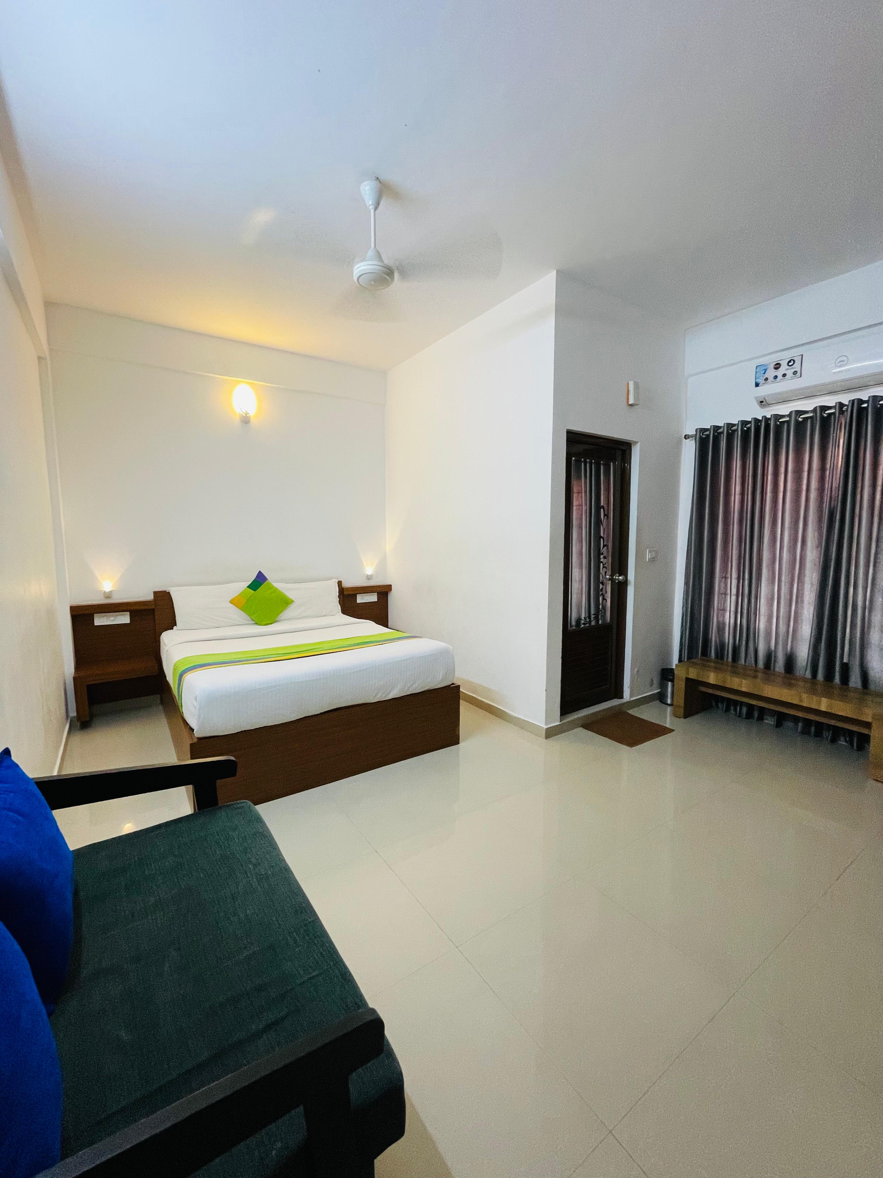 Phoenix Holidays - Tap to explore photos