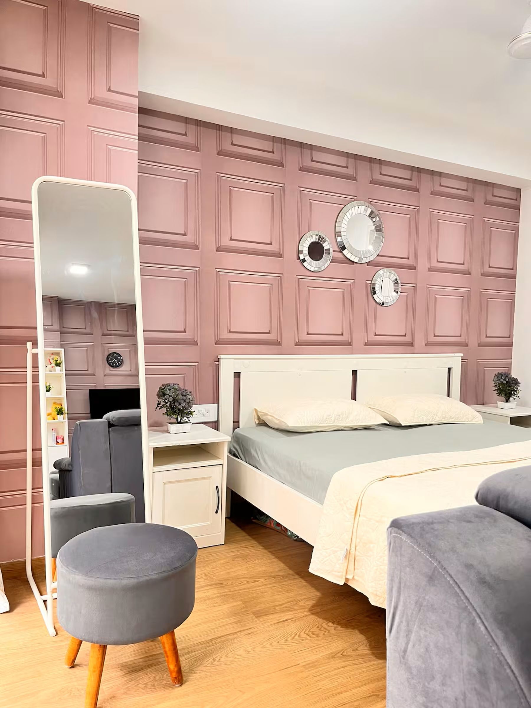 Luxury Airport Studio 500 mtr from Airport - Tap to explore photos