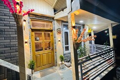 Swastika Lodge and Cafe