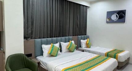 Hotel HR Comfort Room Type - Deluxe Triple AC Bed Room