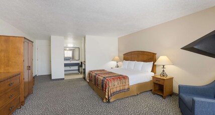 Best Western Kokopelli Lodge Room Type - 1 King Bed, Non-Smoking, Executive Room, Refrigerator, High Speed Internet Access, Full Breakfast