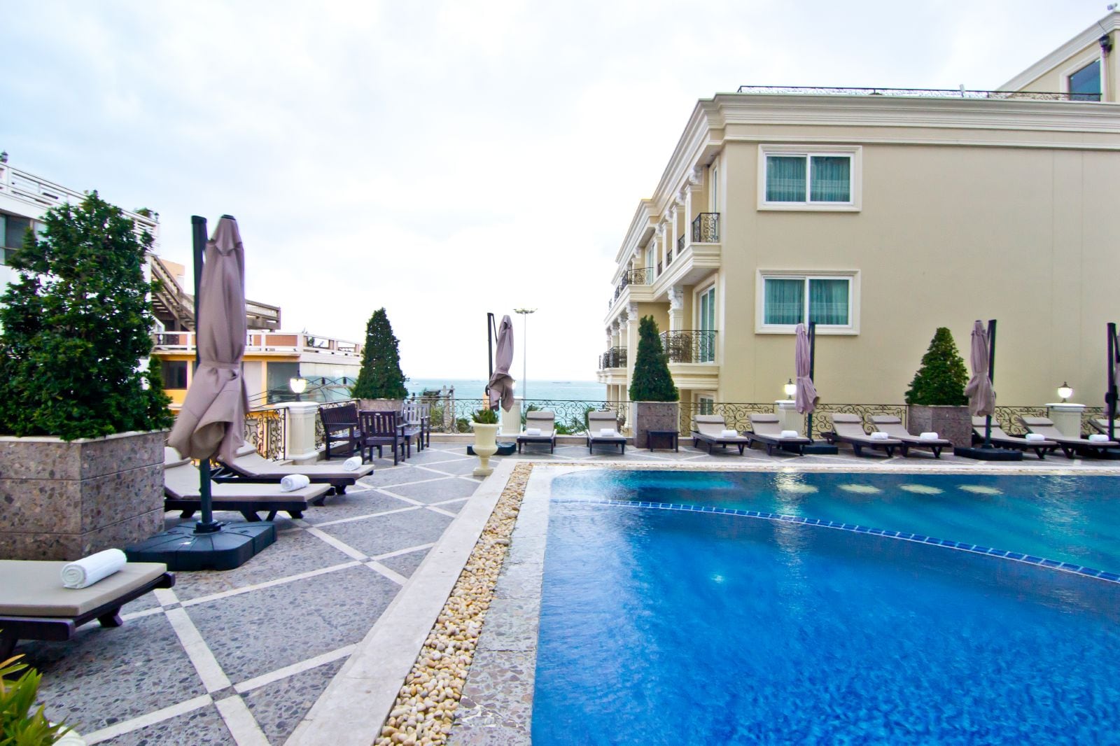 LK The Empress Pattaya - Tap to explore photos