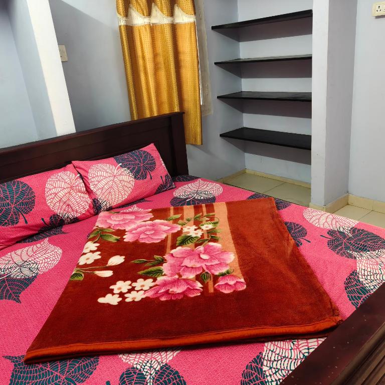 SM GARDENS Luxury Homestay Studio - Tap to explore photos
