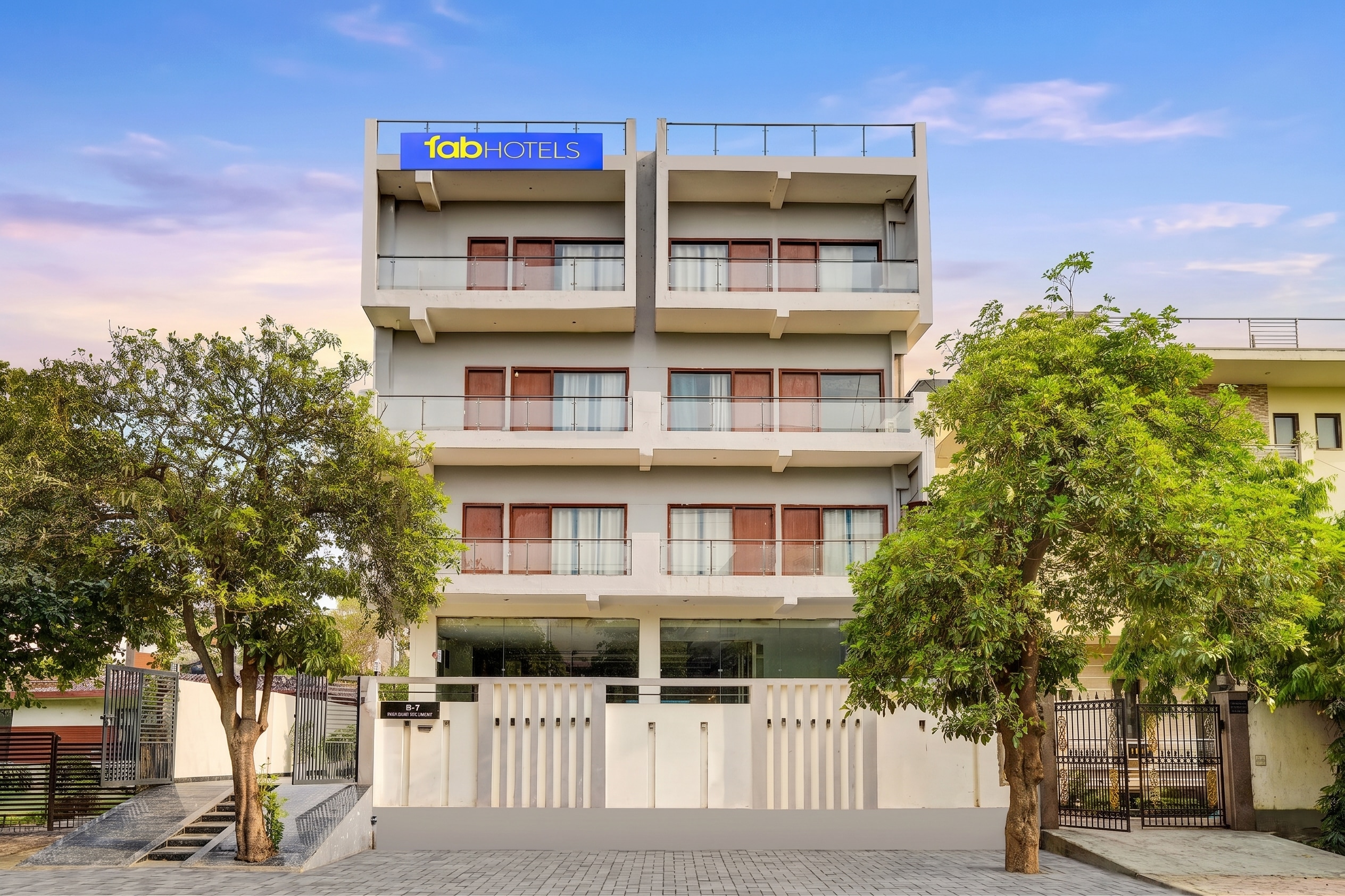 FabHotel Ojas The Nest - Nr. Noida Sector 51 Metro - Tap to explore photos