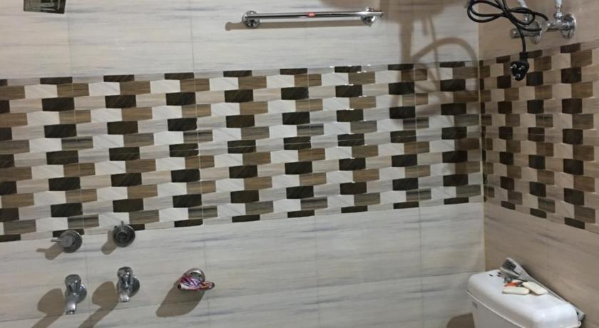 MINI BROADWAY - Tap to explore photos