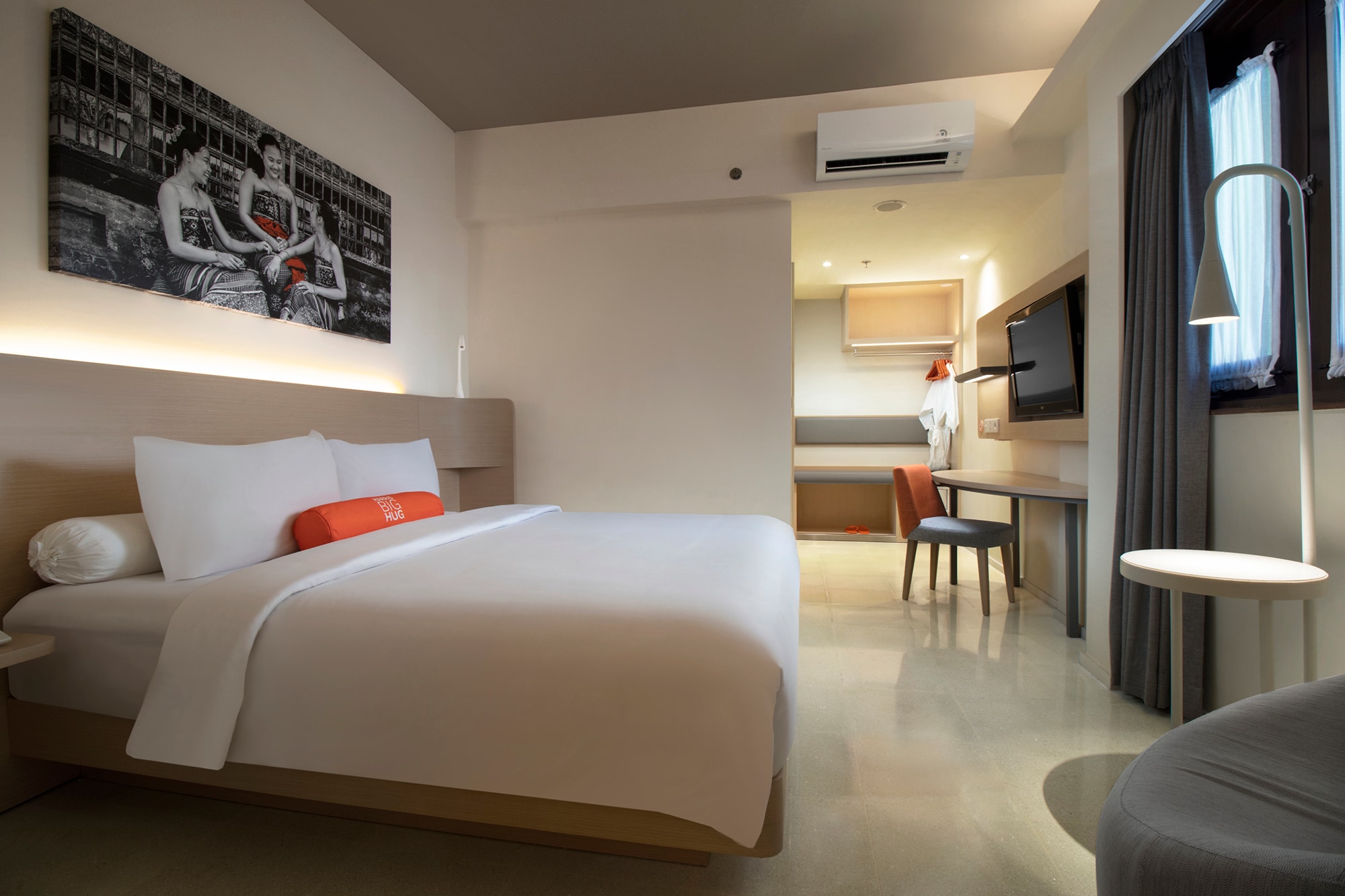 HARRIS Hotel Kuta Tuban (FREE AIRPORT/BEACH SHUTTLE) - Tap to explore photos