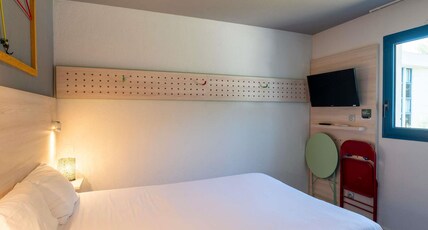 Greet Hotel Bordeaux Aeroport Room Type - Pure room with a double bed