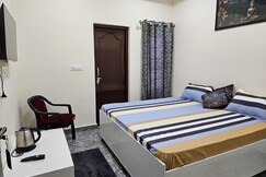 Tushar Guest House