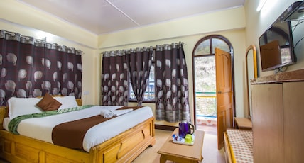 Jain Group Hotel Lachung Continental Room Type - Super Deluxe Room Jain Group Hotel Lachung Continental Room Type - Super Deluxe Room